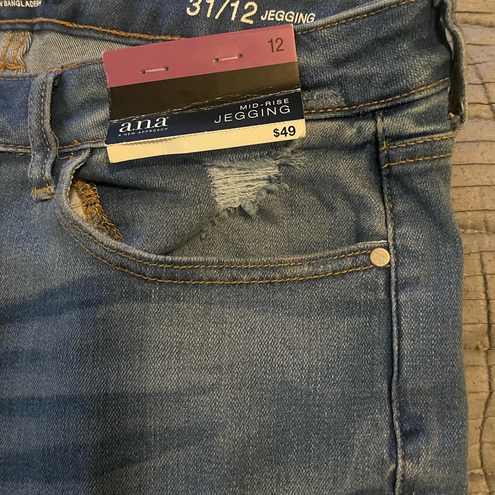 a.n.a Distressed Denim Skinny Jegging